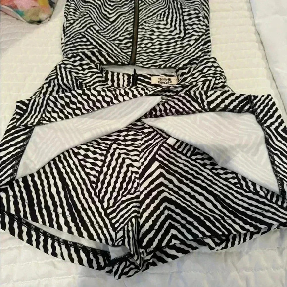 Matching skirt and top set - Picture 6 of 8